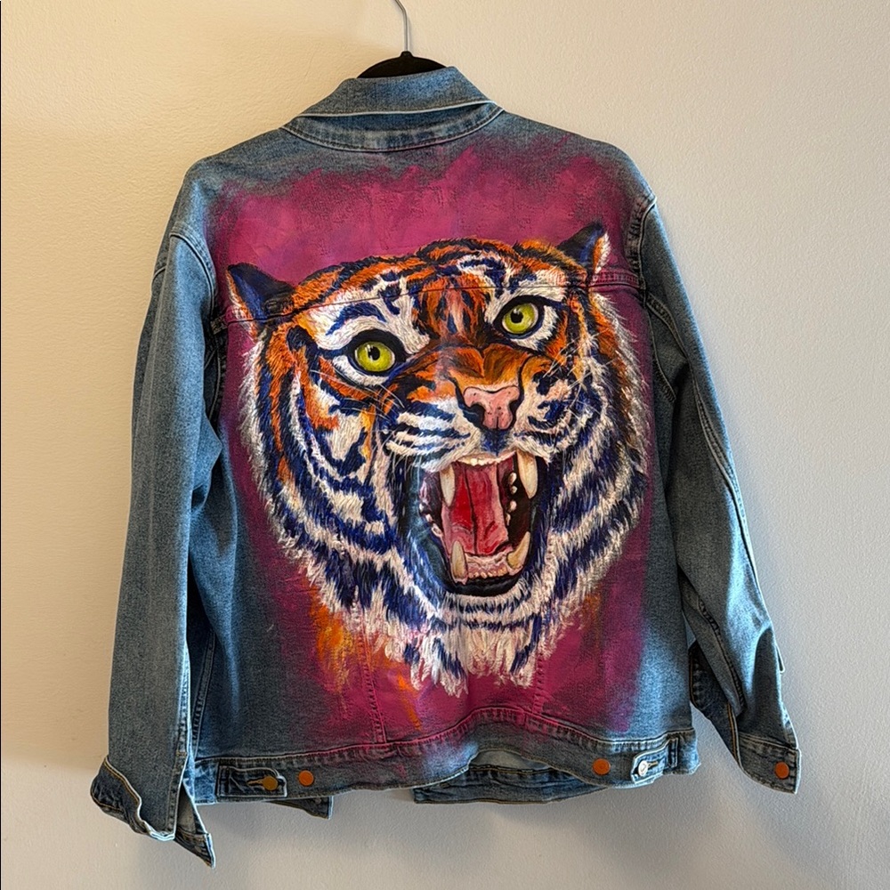 CUSTOM - One of a Kind Levi’s Denim trucker with Tiger Artwork